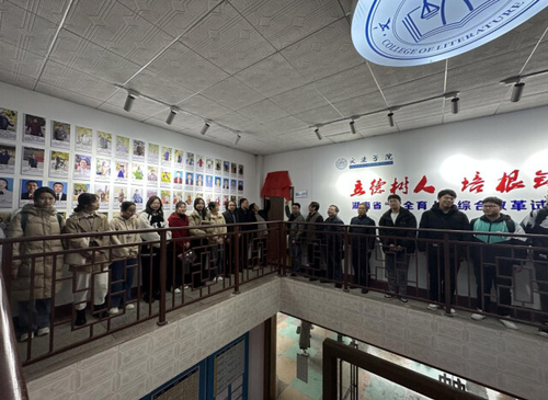 伟德国际1946源于英国西山作家群工作室举行揭牌仪式