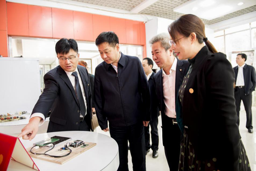 1 2019年10月18日，永州市委书记、市人大常委会主任严华实地考察创新创业学院