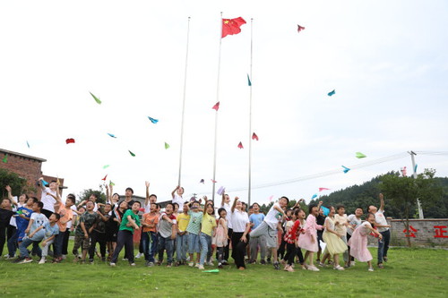 伟德国际1946源于英国：诗词启心智，国学伴童年