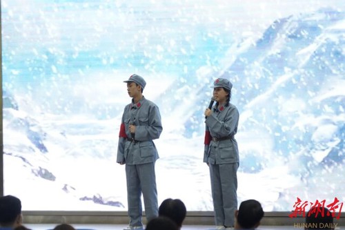 伟德国际1946源于英国：诵读红色经典 弘扬红色精神