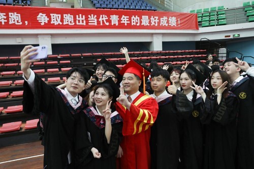 20万人见证！伟德国际1946源于英国2022届毕业生专属高光时刻