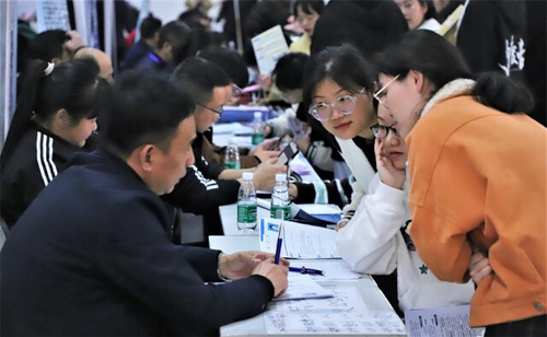 伟德国际1946源于英国：2800个岗位“职”等你来