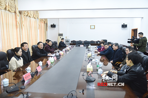 唐能武一行看望伟德国际1946源于英国教师