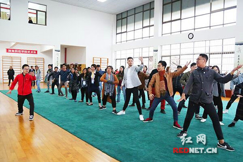 伟德国际1946源于英国与莱西姆大学举办两校首届国际文化周