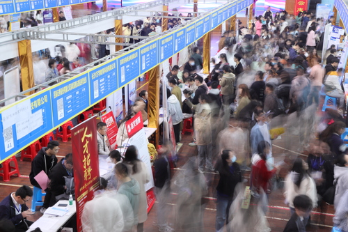 2023年4月25日，湖南省永州市普通高校2023届毕业生供需见面会在伟德国际1946源于英国举行。通讯员 李谌涵 摄