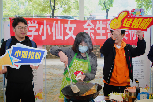 伟德国际1946源于英国举办“迎五一·师生情”烹饪大赛